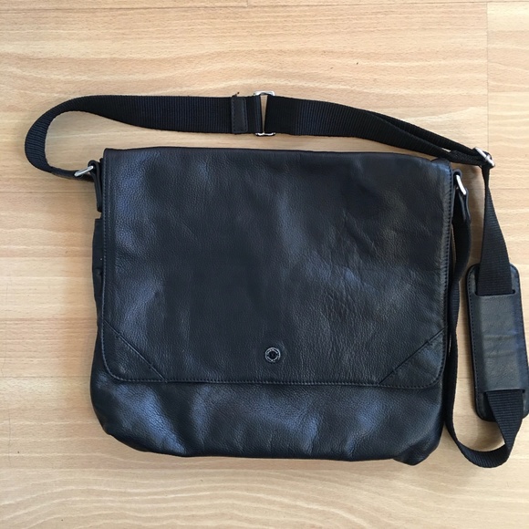Cole Haan Other - Host Pick! COLE HANN “Whitefield” Black Leather Messenger Bag    A10454